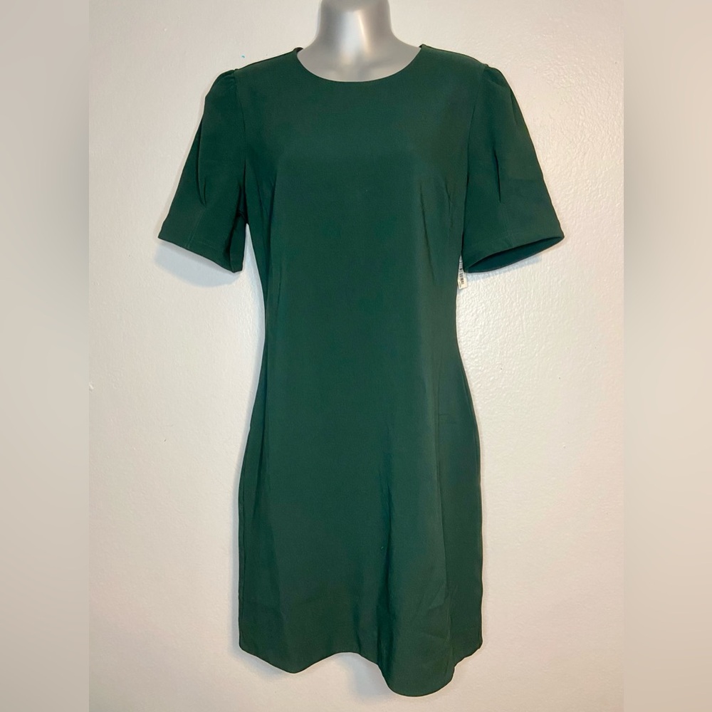 NWT Lark&Ro. dark forest green crewneck dress with puff sleeve. Size 4
